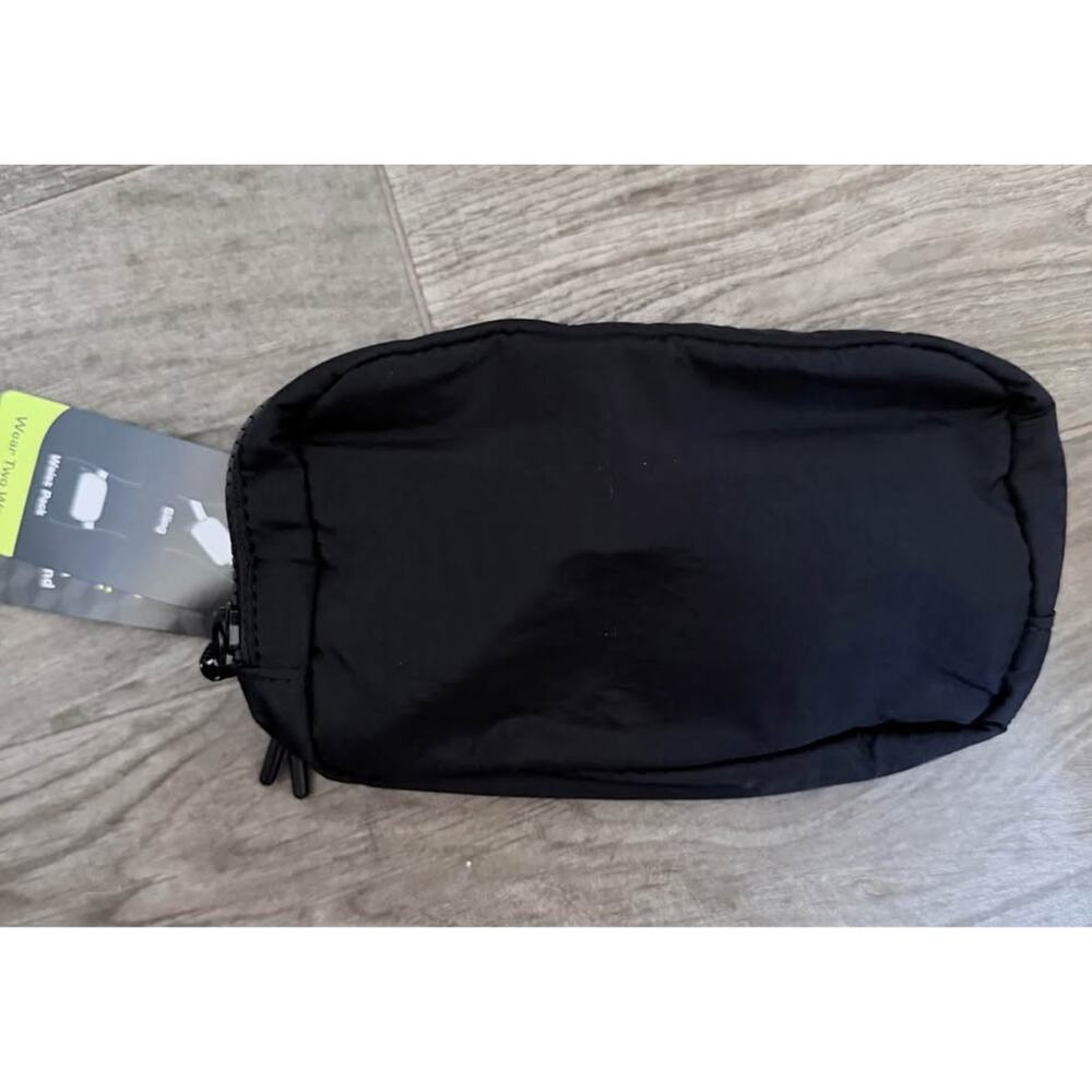 Black fanny pack